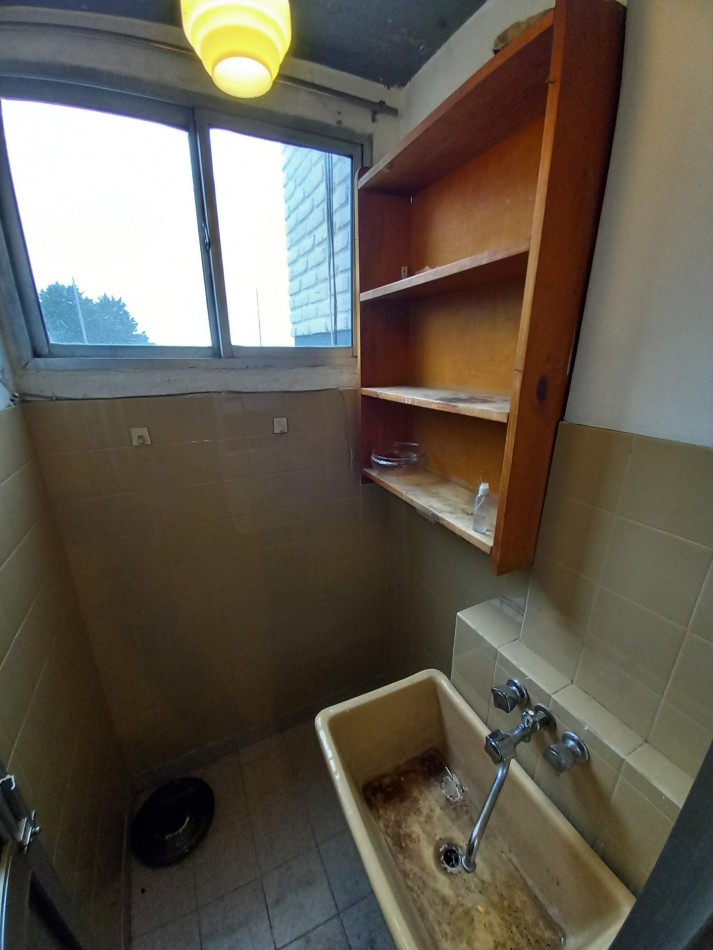 ALQUILER 3AMB ORIGINAL COCHERA 1° PISO por ESCALERA VISTA AL MAR GOLF 