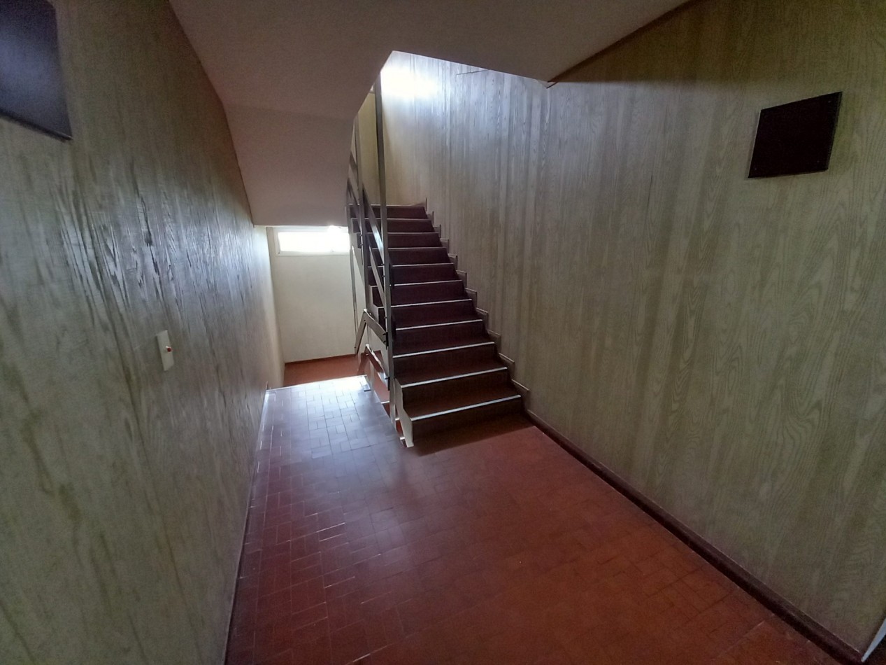 ALQUILER 3AMB ORIGINAL COCHERA 1° PISO por ESCALERA VISTA AL MAR GOLF 