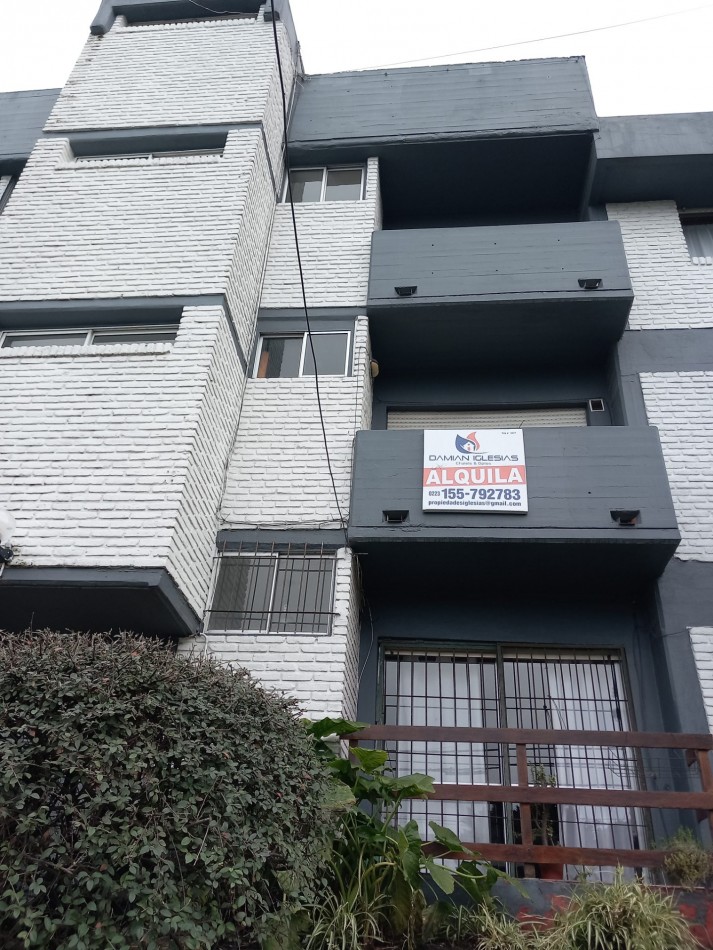 ALQUILER 3AMB ORIGINAL COCHERA 1° PISO por ESCALERA VISTA AL MAR GOLF 
