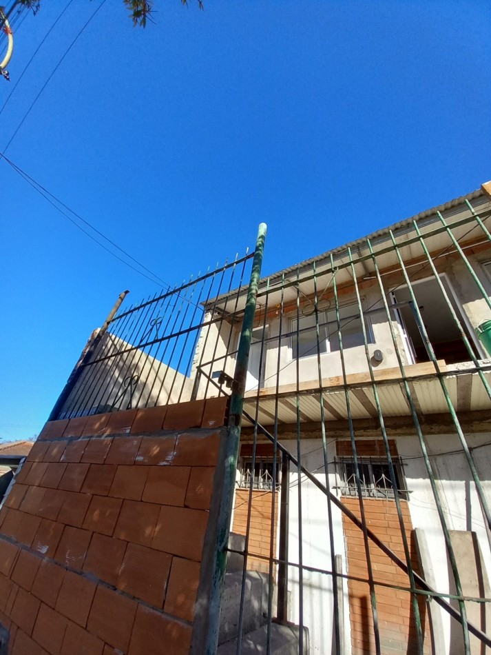 ALQUILER 2AMB DUPLEX en PLANTA ALTA por ESCALERA 