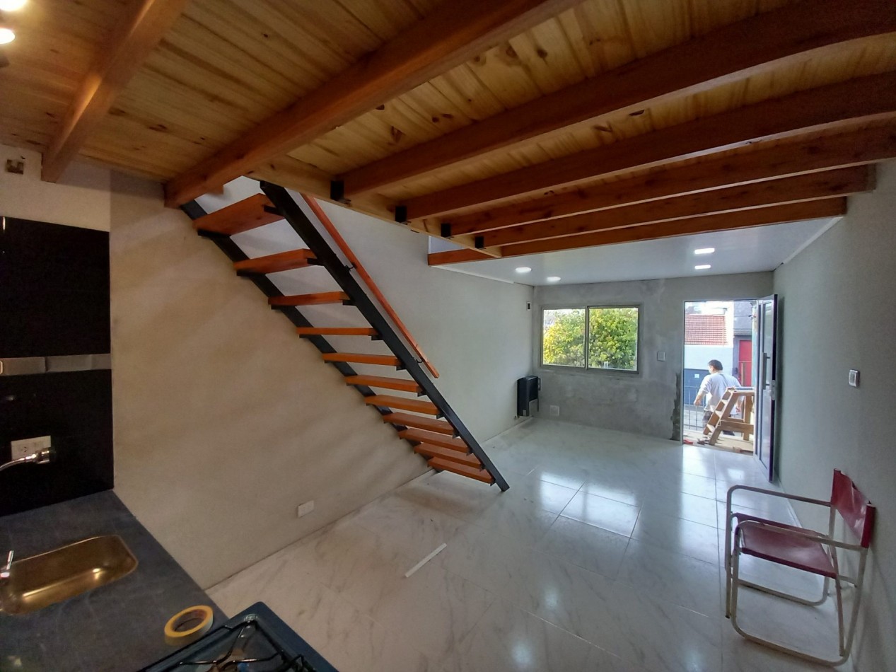 ALQUILER 2AMB DUPLEX en PLANTA ALTA por ESCALERA 