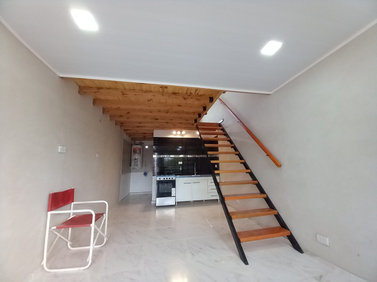 ALQUILER 2AMB DUPLEX en PLANTA ALTA por ESCALERA 