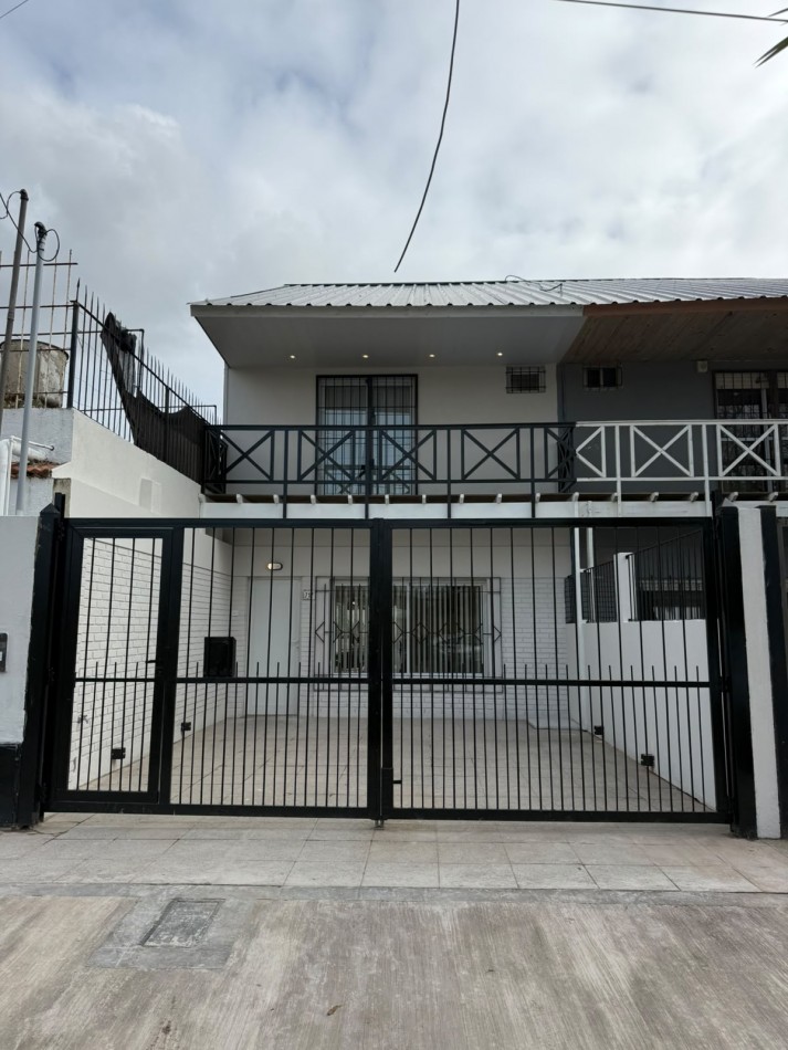 VENTA DUPLEX 4AMB RECICLADO PATIO COCHERA PARQUE LURO 