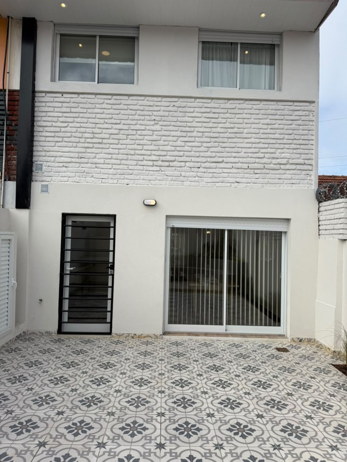 VENTA DUPLEX 4AMB RECICLADO PATIO COCHERA PARQUE LURO 