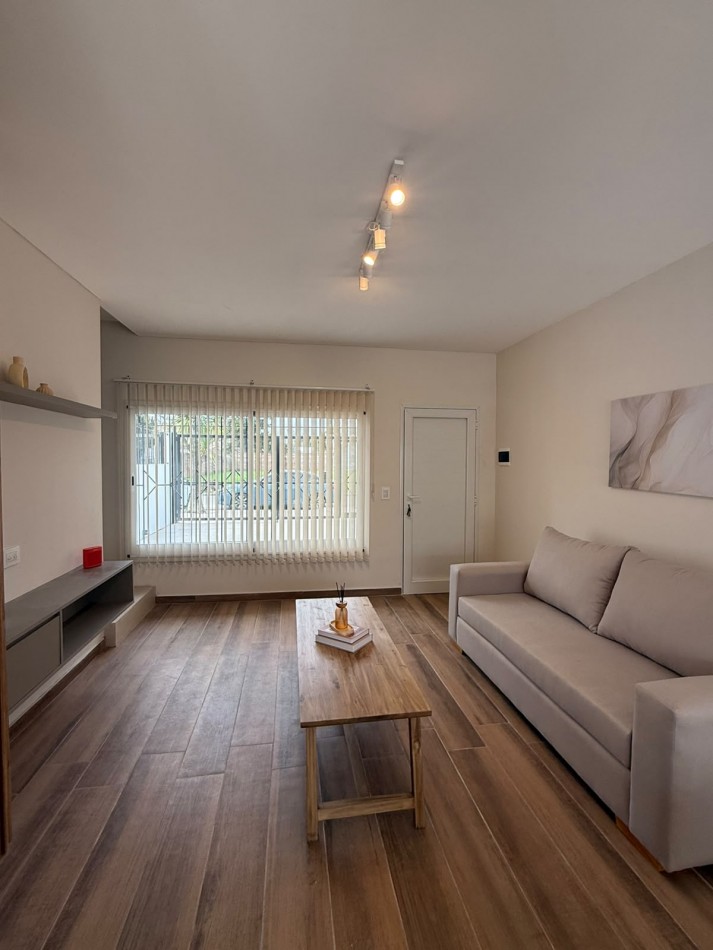 VENTA DUPLEX 4AMB RECICLADO PATIO COCHERA PARQUE LURO 