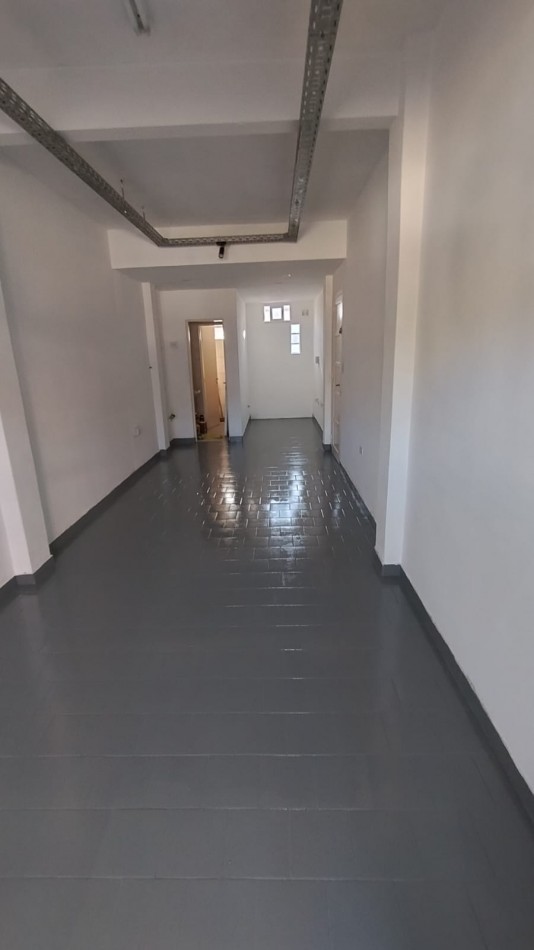 ALQUILER LOCAL u OFICINA CHICO con AIRE ACONDICIONADO 