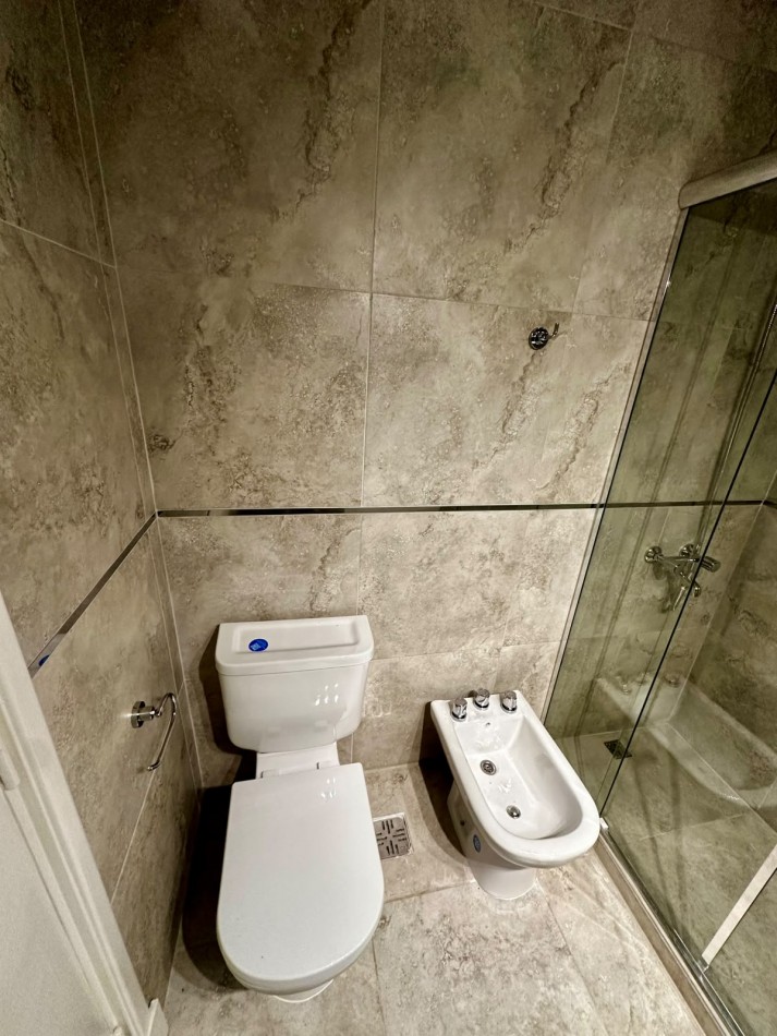 VENTA 3AMB RECICLADO CENTRO con DEPENDENCIA Y BALCON 