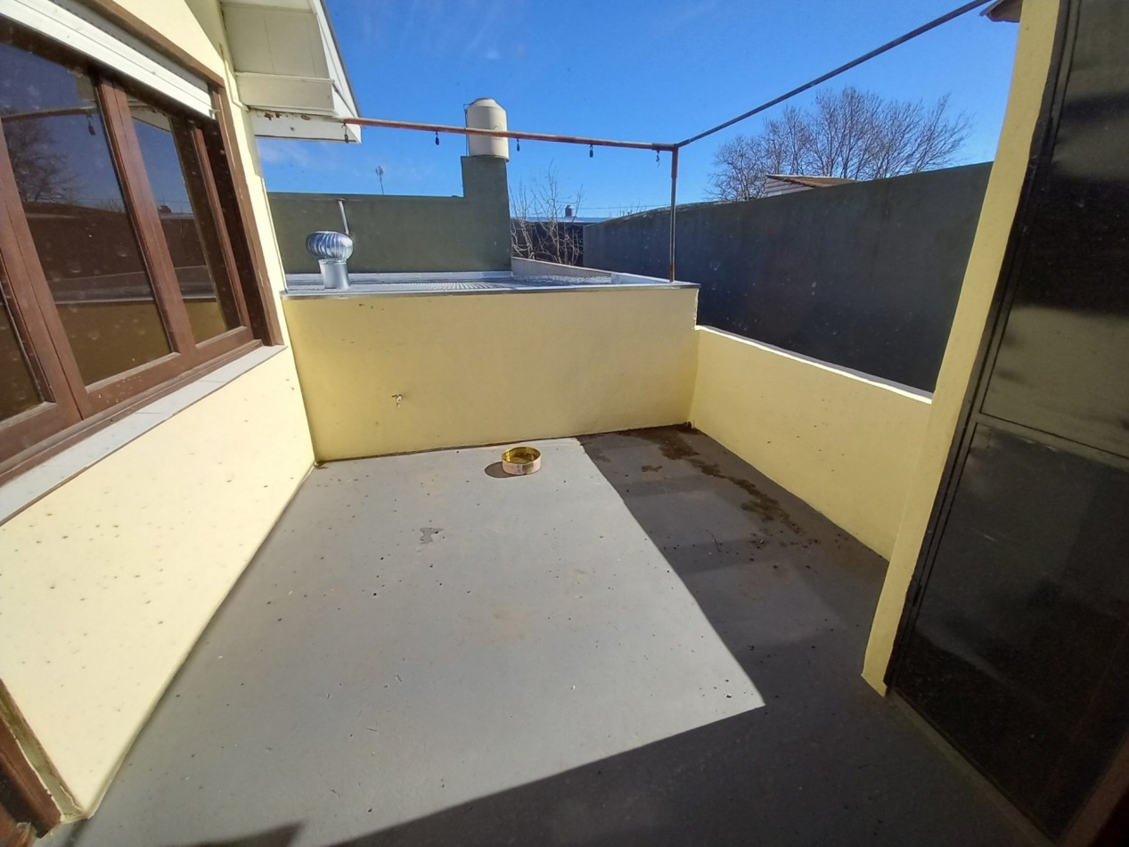 ALQUILER CASA 5AMB PLANTA ALTA por ESCALERA-PATIO TIERRA del FUEGO y COLON 