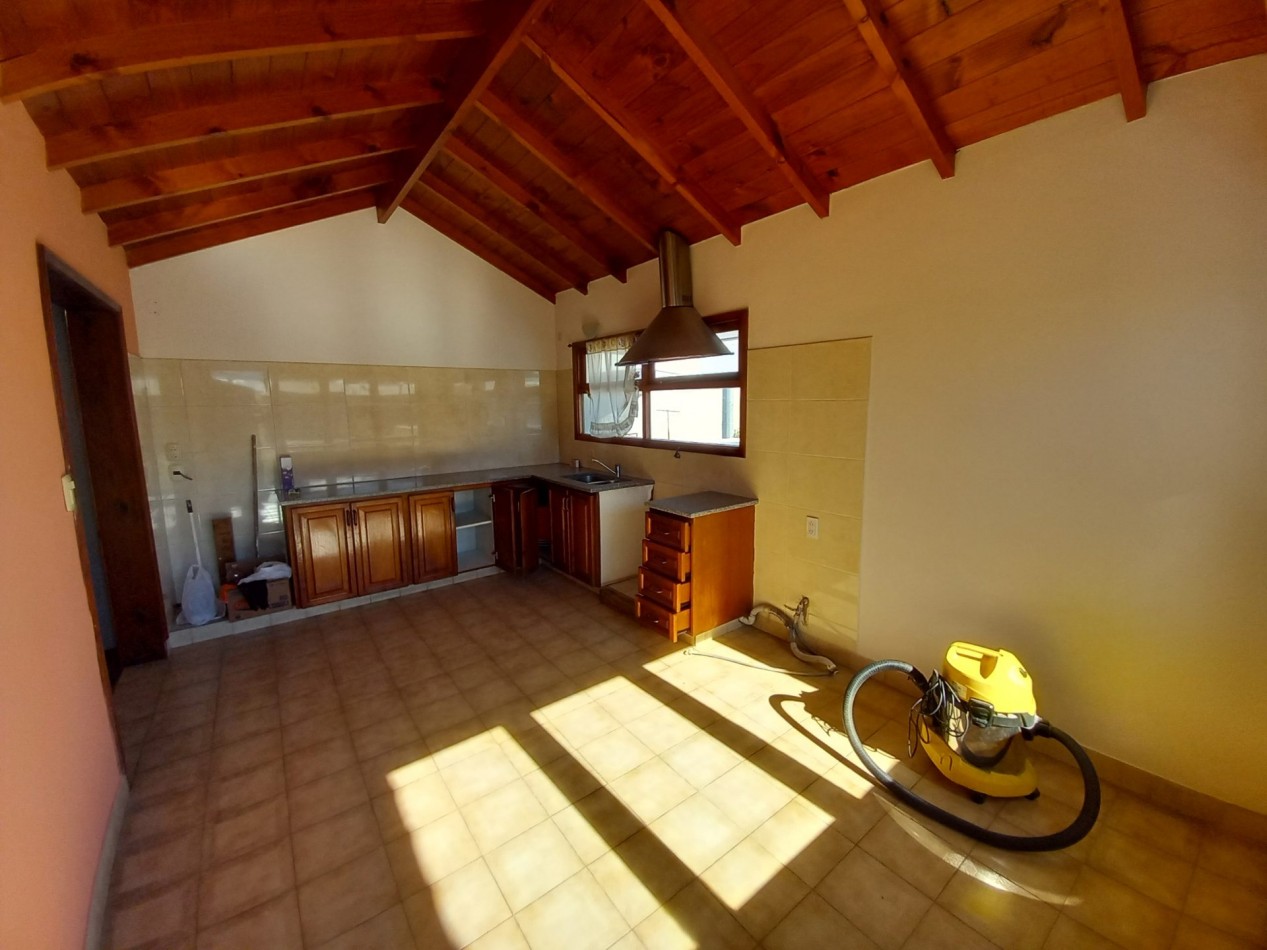 ALQUILER CASA 5AMB PLANTA ALTA por ESCALERA-PATIO TIERRA del FUEGO y COLON 