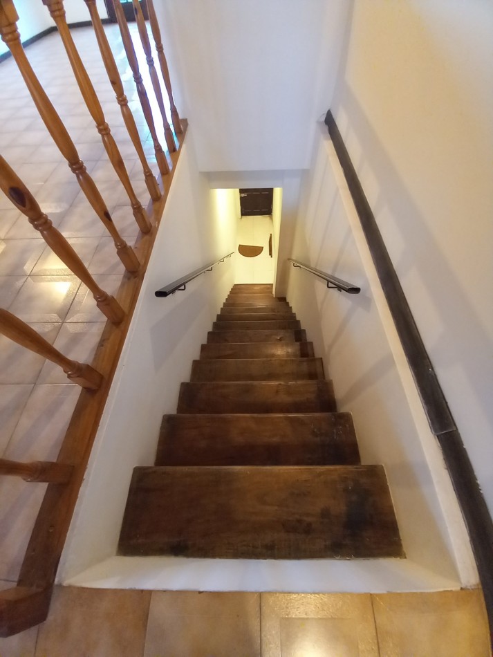 ALQUILER CASA 5AMB PLANTA ALTA por ESCALERA-PATIO TIERRA del FUEGO y COLON 