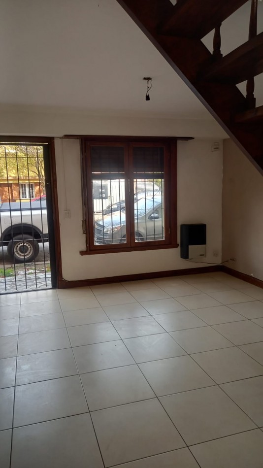 VENTA DUPLEX ORIGINAL CON PATIO PLANTA BAJA 