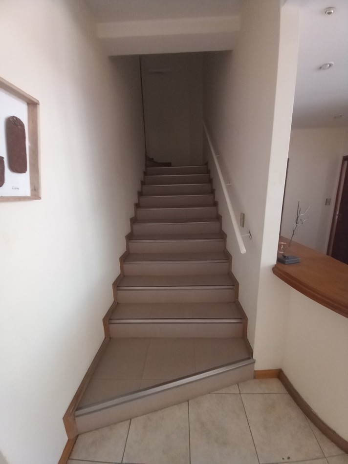 ALQUILER SALON  para YOGA EXCELENTE HIPOLITO IRIGOYEN y PRIMERA JUNTA