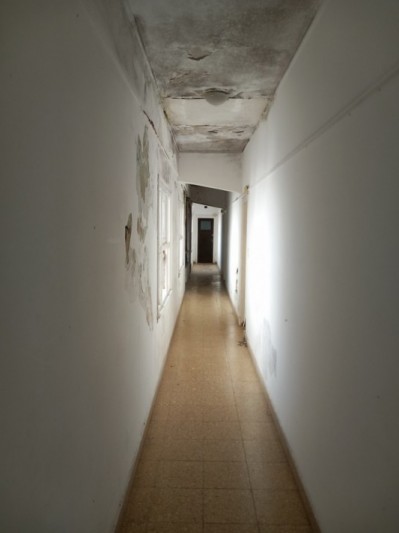VENTA 1AMB FRENTE en 2 PISO X ESCALERA-EDIFICIO ANTIGUO-PUERTO