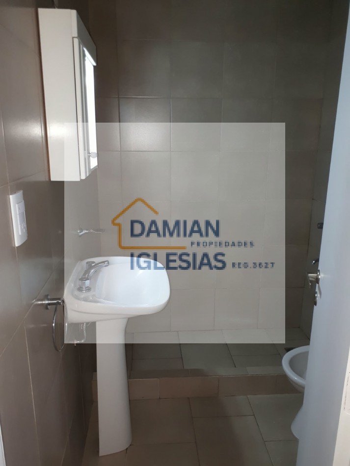 ALQUILER 2AMB EXCELENTE 1er PISO x ESCALERA BALCON PARQUE LURO 