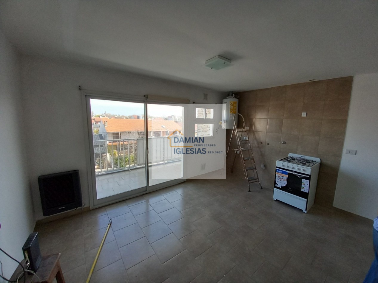2AMB EXCELENTE por ESCALERA 2° Piso BALCON A METROS del MAR y Museo SIN MASCOTAS