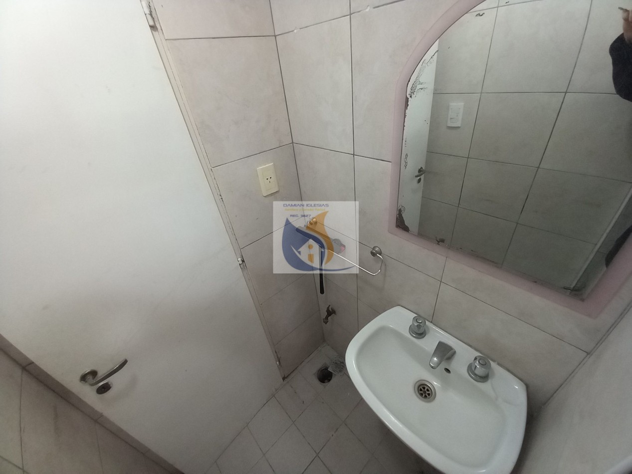ALQUILER LOCAL u OFICINA CHICO con AIRE ACONDICIONADO 