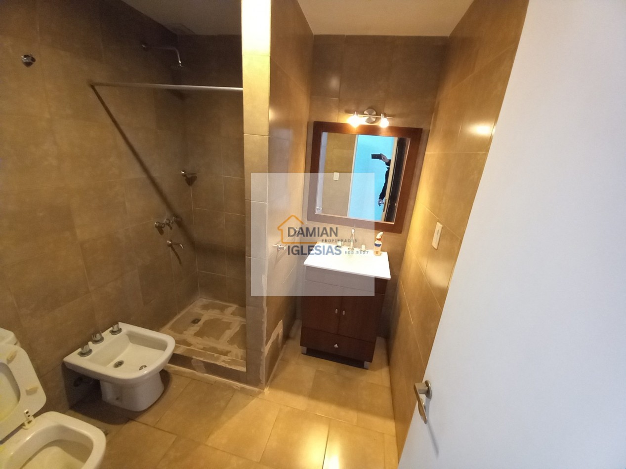2AMB EXCELENTE por ESCALERA 2° Piso BALCON A METROS del MAR y Museo SIN MASCOTAS