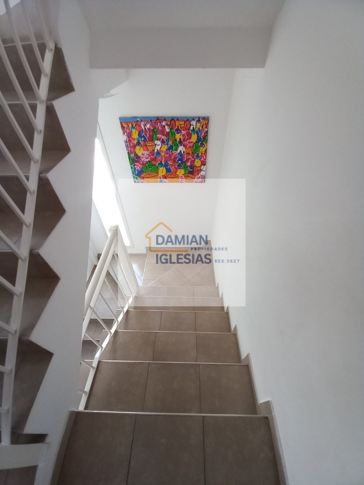 2AMB EXCELENTE por ESCALERA 2° Piso BALCON A METROS del MAR y Museo SIN MASCOTAS