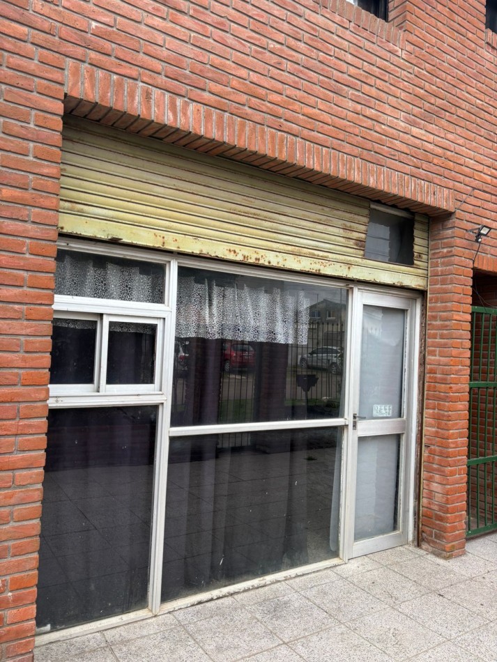 ALQUILER $360.000 MAS $50.000 de LUZ GAS Y AGUA PH 2 AMB ORIGINAL PATIO ORTIZ de ZARATE al 8.400