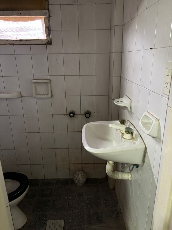 ALQUILER $360.000 MAS $50.000 de LUZ GAS Y AGUA PH 2 AMB ORIGINAL PATIO ORTIZ de ZARATE al 8.400