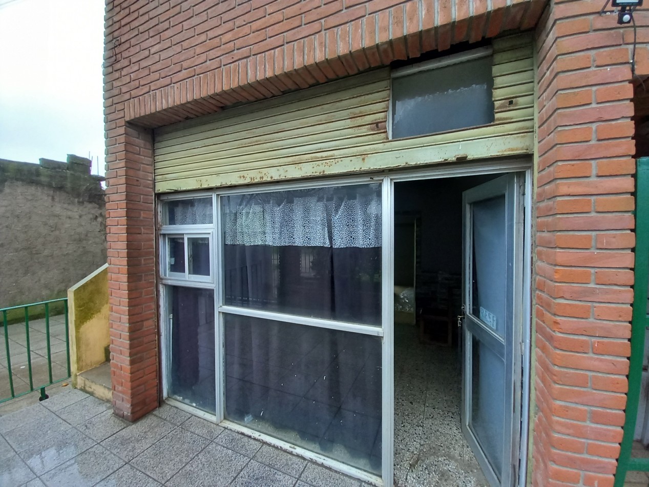ALQUILER $360.000 MAS $50.000 de LUZ GAS Y AGUA PH 2 AMB ORIGINAL PATIO ORTIZ de ZARATE al 8.400