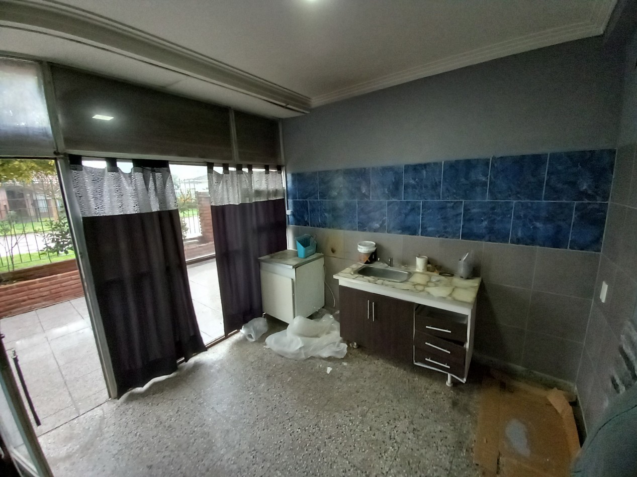 ALQUILER $360.000 MAS $50.000 de LUZ GAS Y AGUA PH 2 AMB ORIGINAL PATIO ORTIZ de ZARATE al 8.400