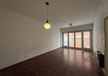 VENTA 3AMB con DEPENDENCIA ESTADO ORIGINAL 2 BAÑOS CENTRO 