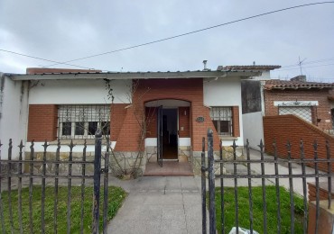 VENTA EN BLOCK 2 CASAS 1 Casa Al Frente y otra al Fondo Moreno 9100