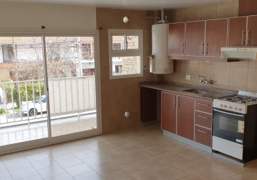 2AMB EXCELENTE por ESCALERA 1° Piso BALCON A METROS del MAR y Museo SIN MASCOTAS