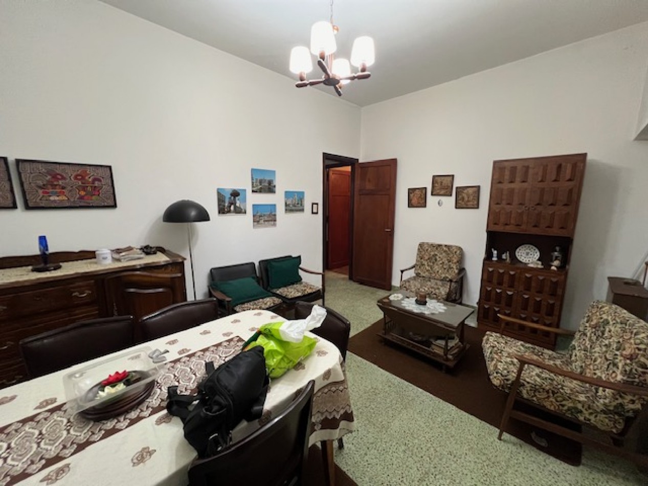 CHALET DE 4 AMB. PATIO, GARAJE Y QUINCHO.