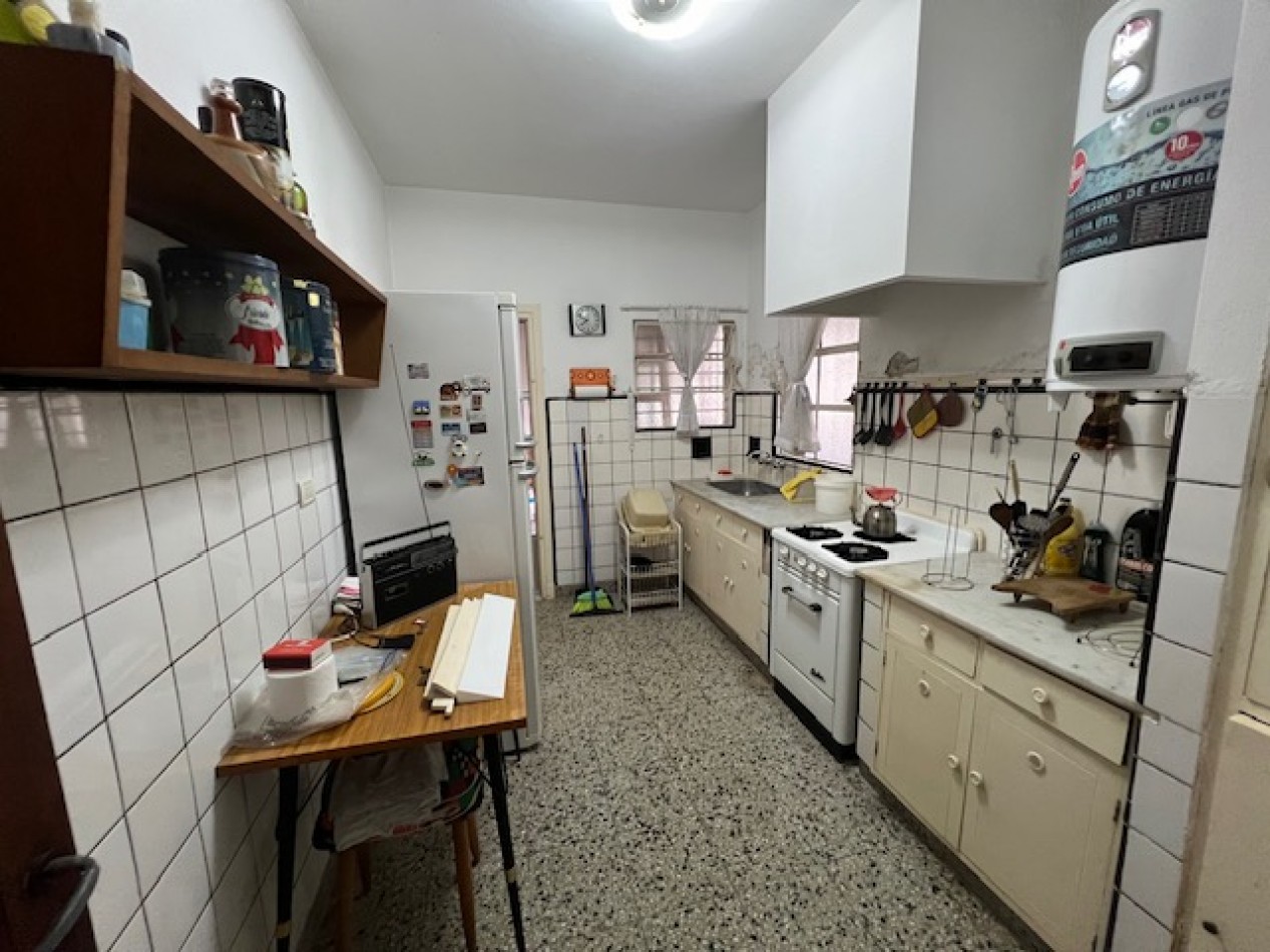 CHALET DE 4 AMB. PATIO, GARAJE Y QUINCHO.