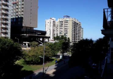 AMPLIO AMBIENTE CON VISTA A DIAGONAL ALBERDI, CON BALCON.