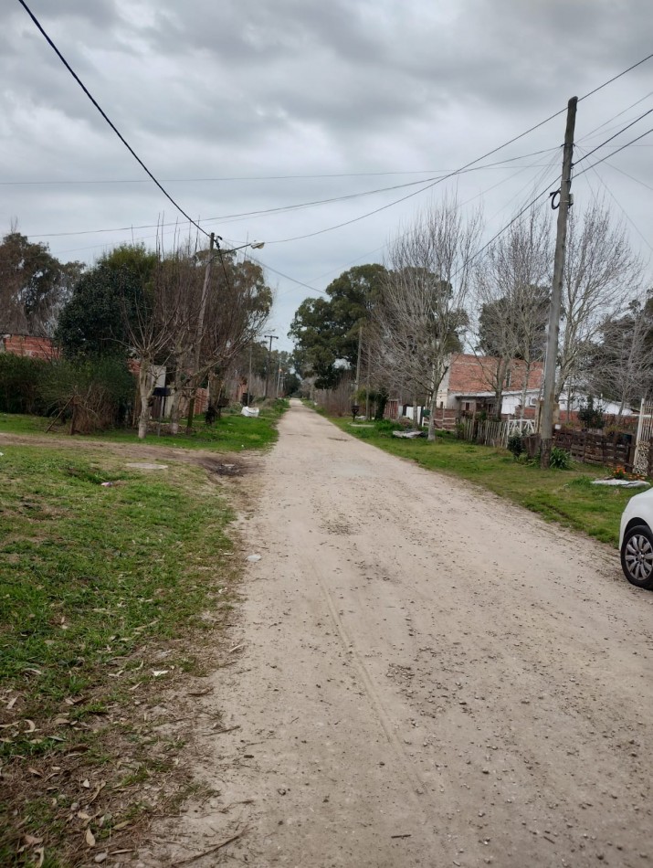 LOTE DE 420M2 EN FELIX U. CAMET VENDE O PERMUTA